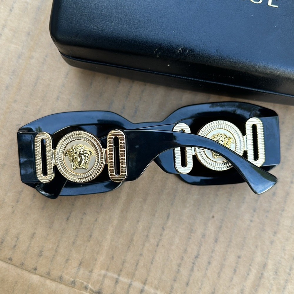 VERSACE - Picture 4 of 7